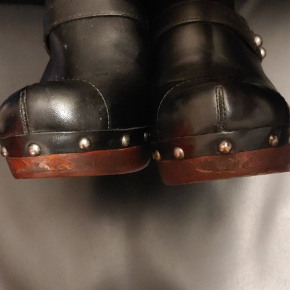 ✴UGG Black Leather Studded Mules/Clogs✴ - Picture 6 of 7
